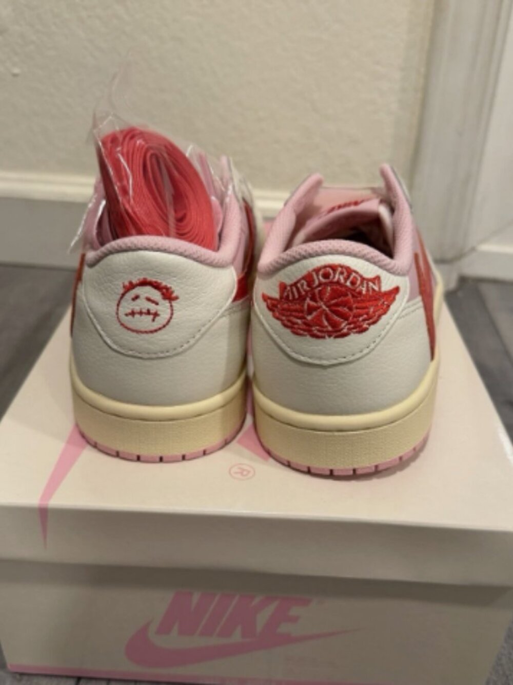 Travis Scott x Air Jordan 1 Retro Low OG 'Sail Tropical Pink' - Picture 3 of 5
